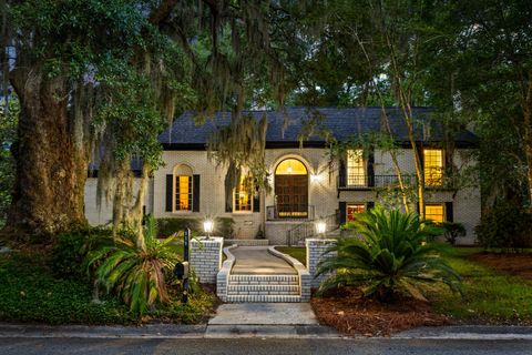 111 Seven Oaks Lane active home in Kings Grant, Summerville, SC