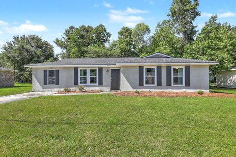 A home in Woodside Manor, Ladson