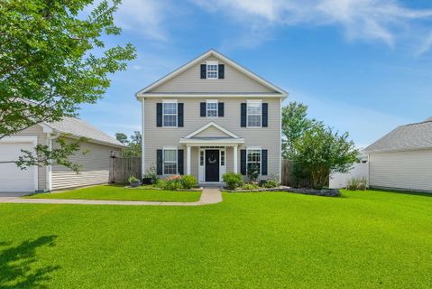 303 Seneca River Drive active home in Lakes Of Summerville, Summerville, SC