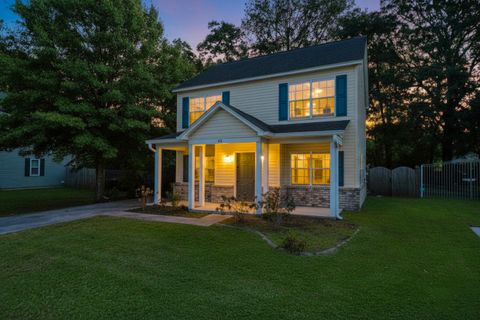 42 Woodleaf Court