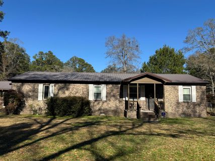 1002 Poplar Street active home in Hampton Drive, Walterboro, SC