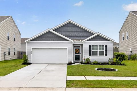 160 Lagoona Drive active home in Mallard Crossing, Summerville, SC