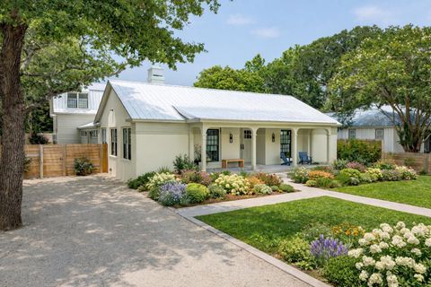 922 Kincade Drive active home in Old Mt Pleasant, Mount Pleasant, SC