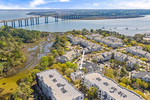 200 River Landing Drive Unit 102e