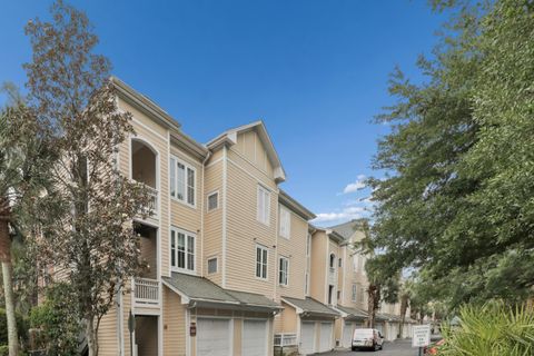 260 Seven Farms Unit 202