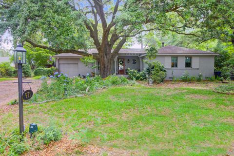 971 Cliffwood Drive active home in The Groves, Mount Pleasant, SC