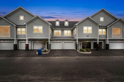 501 Raes Court 204 active home in Shadowmoss, Charleston, SC