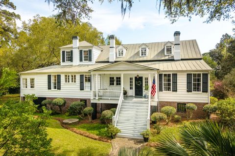 517 W Carolina Avenue active home in Historic District, Summerville, SC
