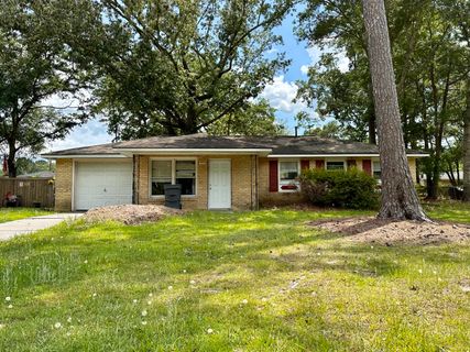 7711 Desmond Avenue pending home in Forest Hills, North Charleston, SC