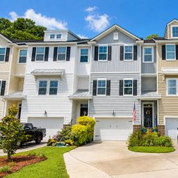 133 Claret Cup Way