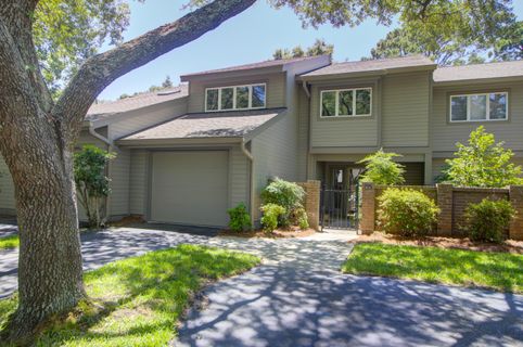 11 Wappoo Creek Place