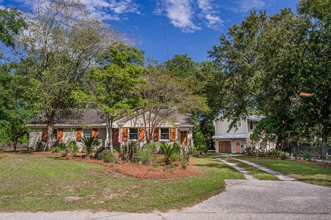 933 Lakeview Drive pending home in The Groves, Mount Pleasant, SC