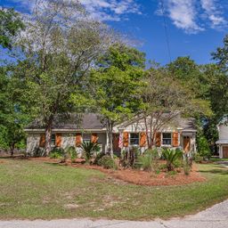 933 Lakeview Drive