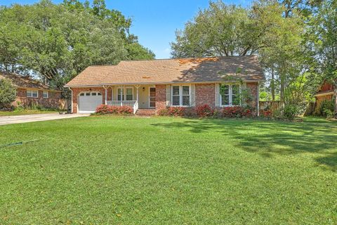 413 Summercourt Drive active home in Briarwood, Summerville, SC