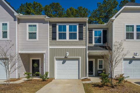 8016 Reagan Way active home in Willow Bend, North Charleston, SC