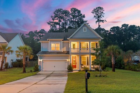 5541 Alpine Drive active home in The Summit, Summerville, SC