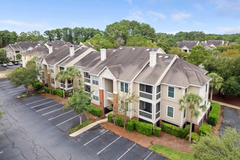 1600 Long Grove Drive 913