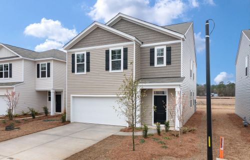 241 Sweet Cherry Lane active home in Shell Pointe At Cobblestone Village, Summerville, SC
