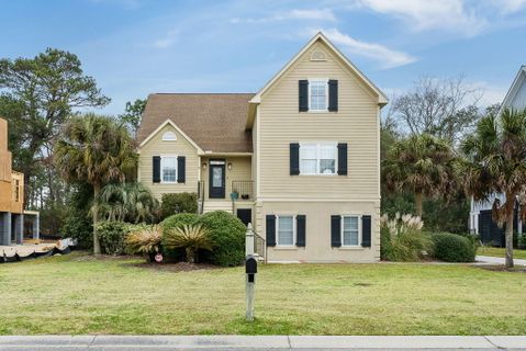 2910 Maritime Forest Drive active home in Kiawah River Estates, Johns Island, SC