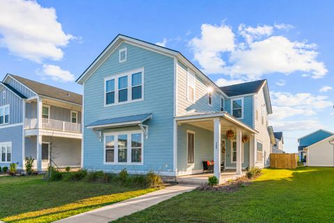 109 Marions Oak Drive active home in Carnes Crossroads, Summerville, SC