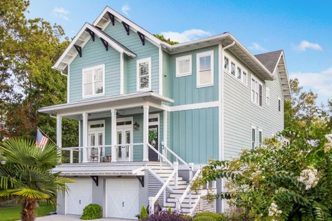 1585 John Fenwick Lane active home in The Preserve At Fenwick Plantation, Johns Island, SC