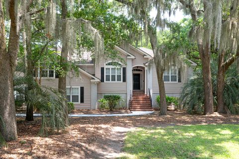 3023 Maritime Forest Drive active home in Kiawah River Estates, Johns Island, SC