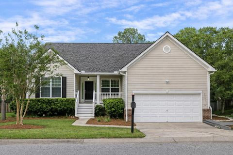 2384 Bergeron Way active home in Planters Pointe, Mount Pleasant, SC