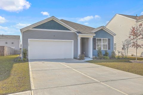 124 Lagoona Drive active home in Mallard Crossing, Summerville, SC