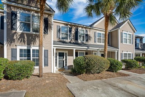 1004 Marsh Grass Way B