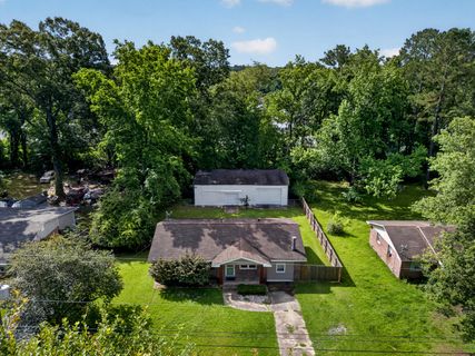 221 Forest Circle active home in Oakdale Estates, Summerville, SC