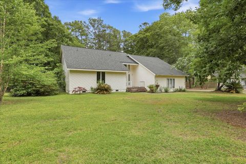 117 Queensbury Circle