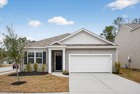 116 Whispering Wood Drive active home in Mallard Crossing, Summerville, SC