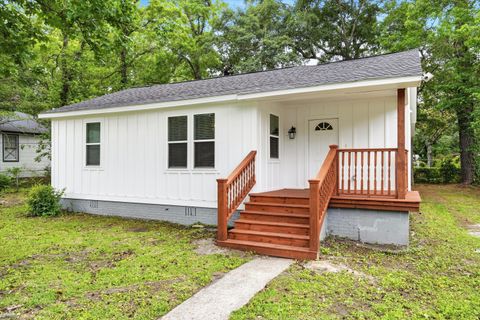 2711 Saratoga Road active home in Waylyn, North Charleston, SC