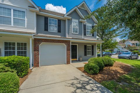 1404 Buckthorn Circle