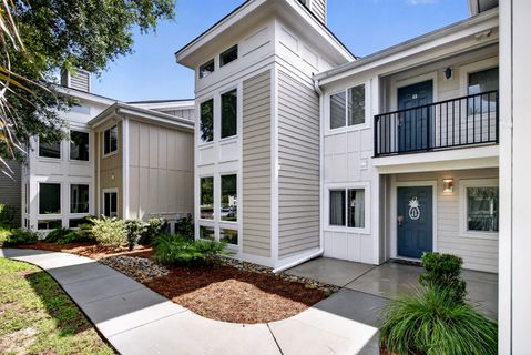 271 Alexandra Unit 5 active home in East Bridge Town Lofts, Mount Pleasant, SC