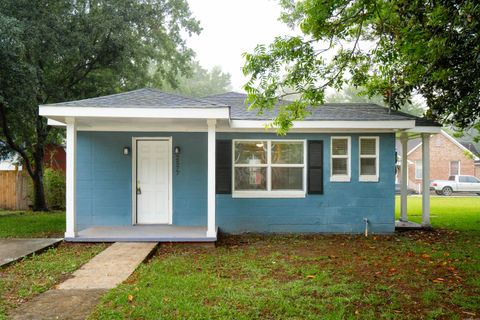 2577 Good Street active home in Highland Terrace, North Charleston, SC