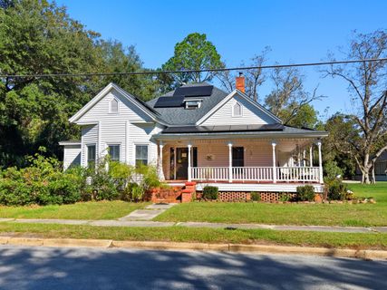 894 W 7th Street