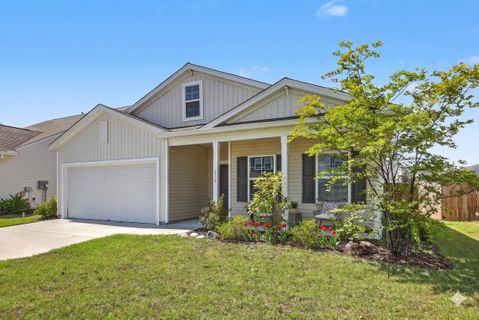 226 Clydesdale Circle active home in MacKey Farms, Summerville, SC