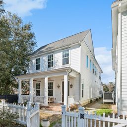 1029 Avenue Of Oaks