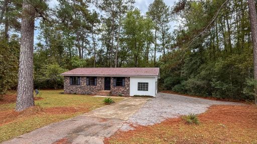 36 Breddell Court active home in Lakeshore Estates, Walterboro, SC