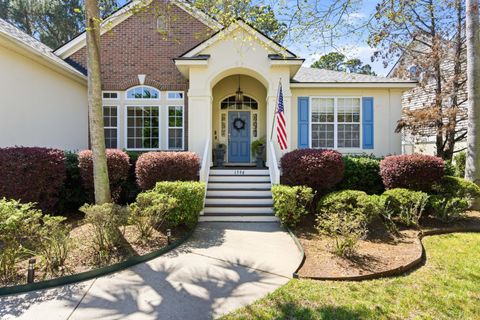 1596 Oakhurst Drive