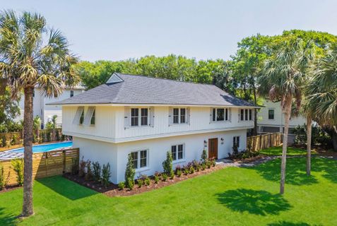 8 46th Avenue