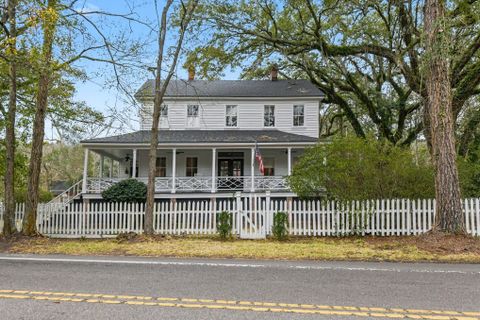 216 W Carolina Avenue active home in Historic District, Summerville, SC