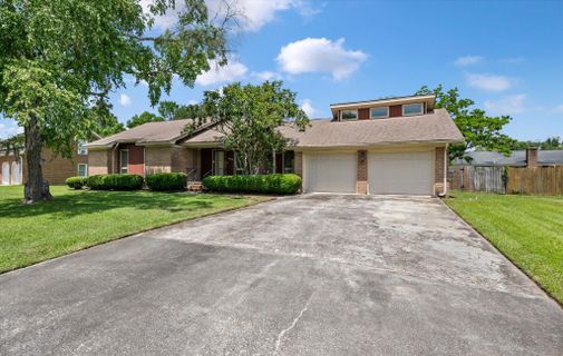 2912 Doncaster Drive