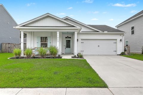1423 Arabella Street active home in The Pointe At Rhodes Crossing, Charleston, SC