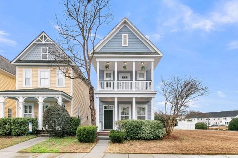 100 Hyacinth Street