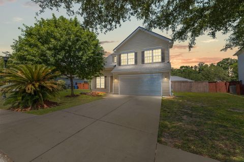 9404 Divot Lane active home in Wescott Plantation, Summerville, SC