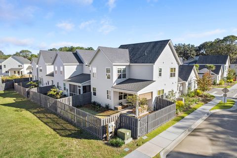 100 Risewell Court active home in Hayes Park, Johns Island, SC