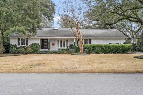 977 Cliffwood Drive