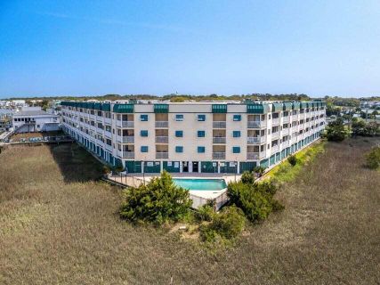 A home in Bay Creek Villas, Edisto Beach